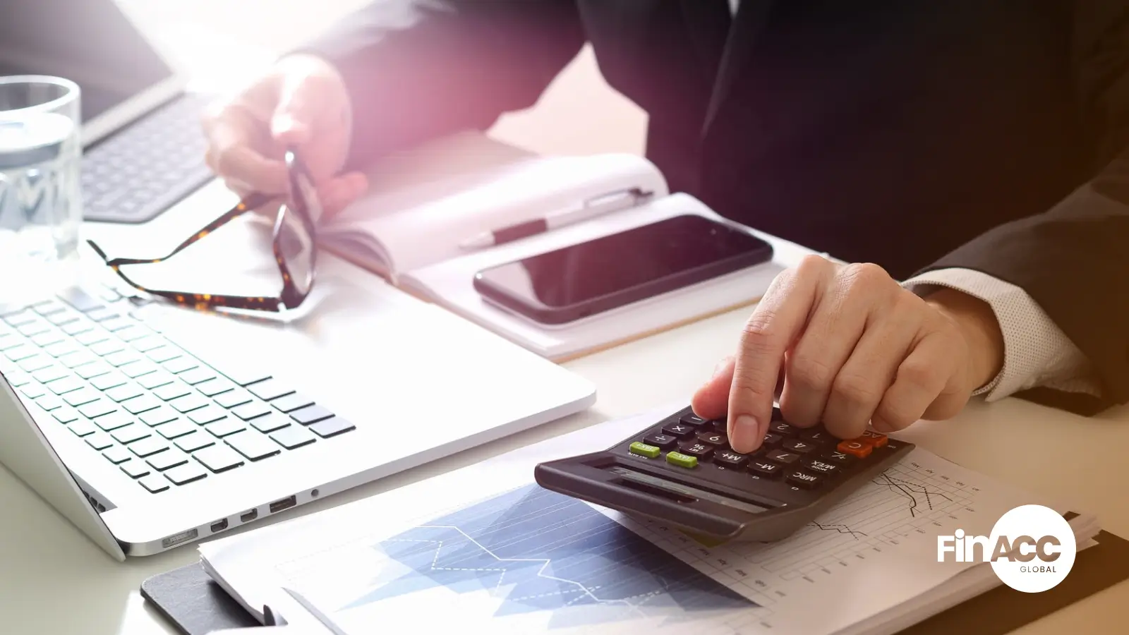 What are the potential benefits of outsourcing accounting to virtual accountants?